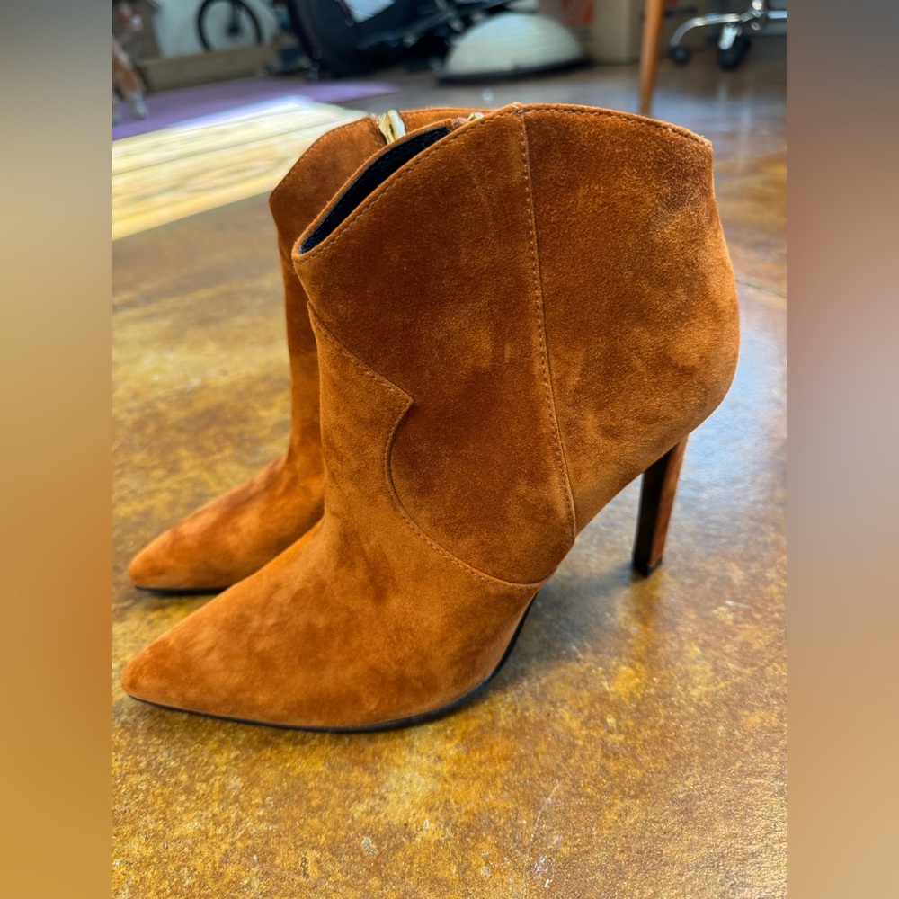 Natori Leiko Suede Heel Bootie in cognac size 9.5 NWOT